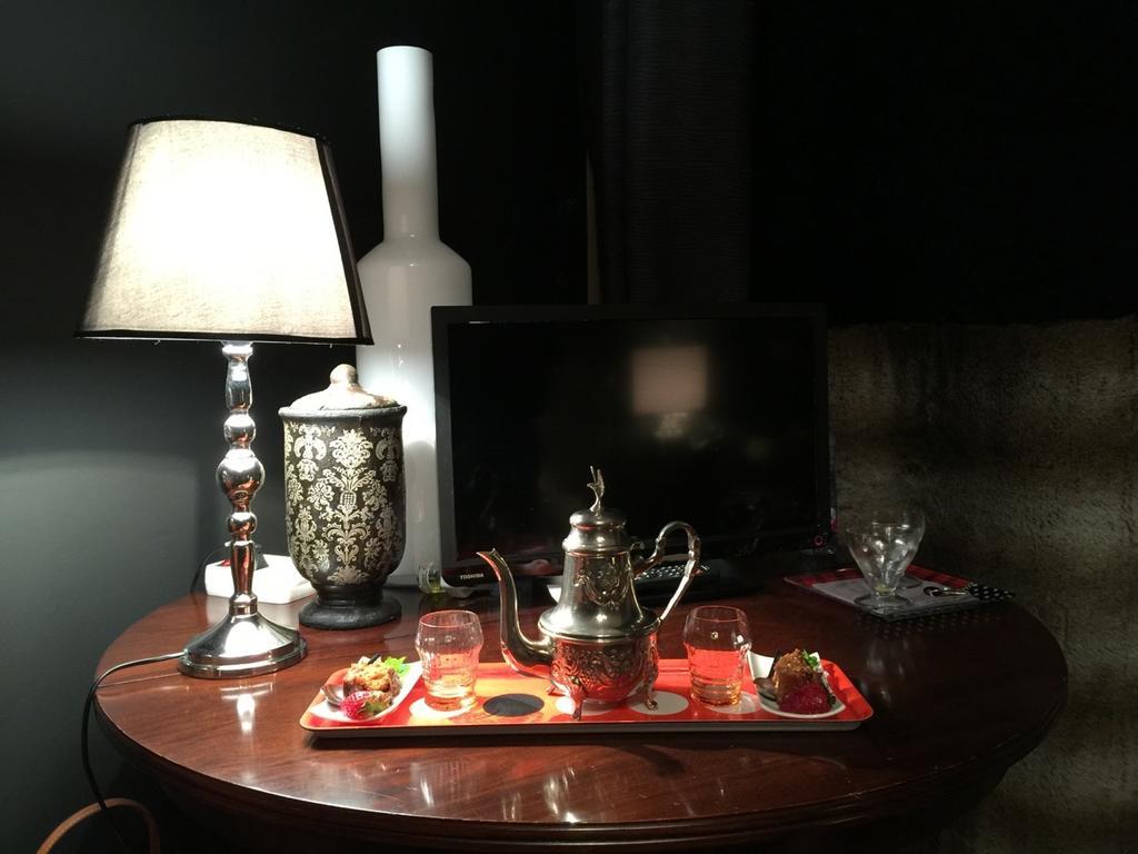 Chambres D'Hotes Maison Auguste Салон дьо Прованс Стая снимка